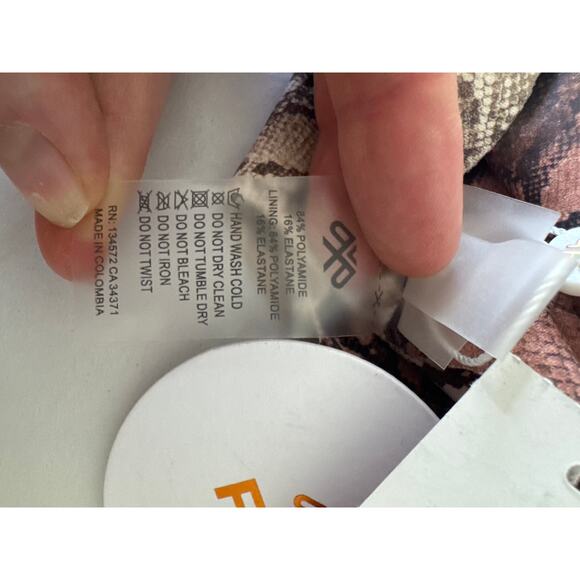 PQ Swim Kaa Reversible Seamless Wave Bikini Top Size D NWT - Picture 5 of 5